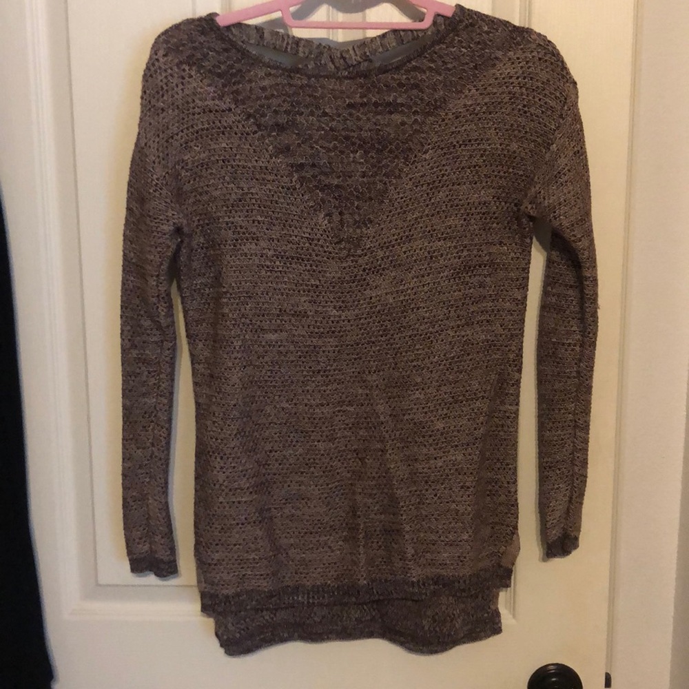 Cute sweater, criss Cora’s back design